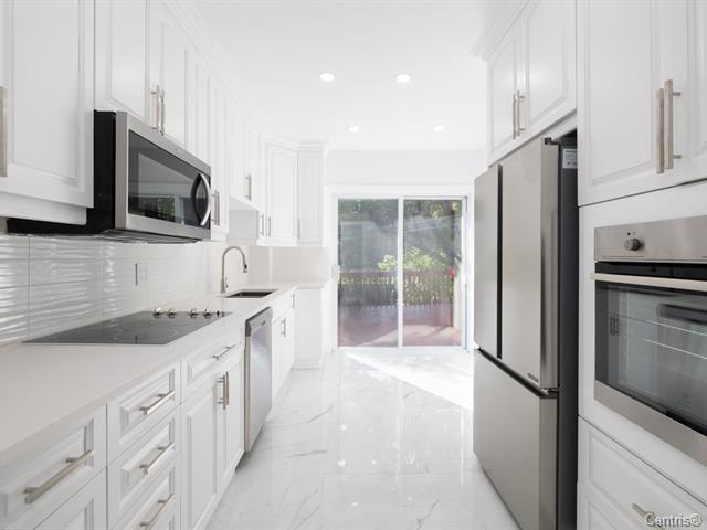 









2270


Rue Decelles

,
Saint-Laurent (Montréal),




QC
H4M1B8


