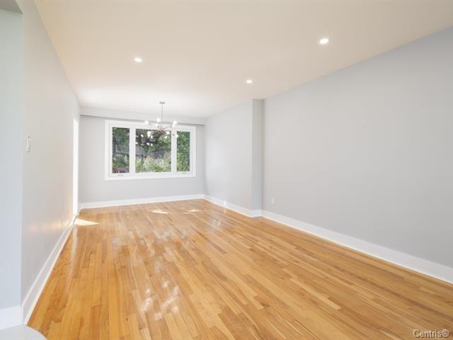 









2270


Rue Decelles

,
Saint-Laurent (Montréal),




QC
H4M1B8

