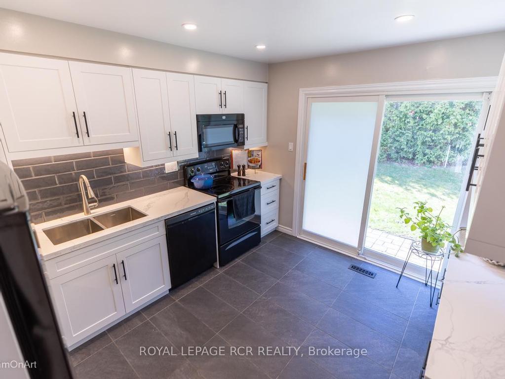 









120


Rutledge

Avenue,
Newmarket,




ON
L3Y 5T4


