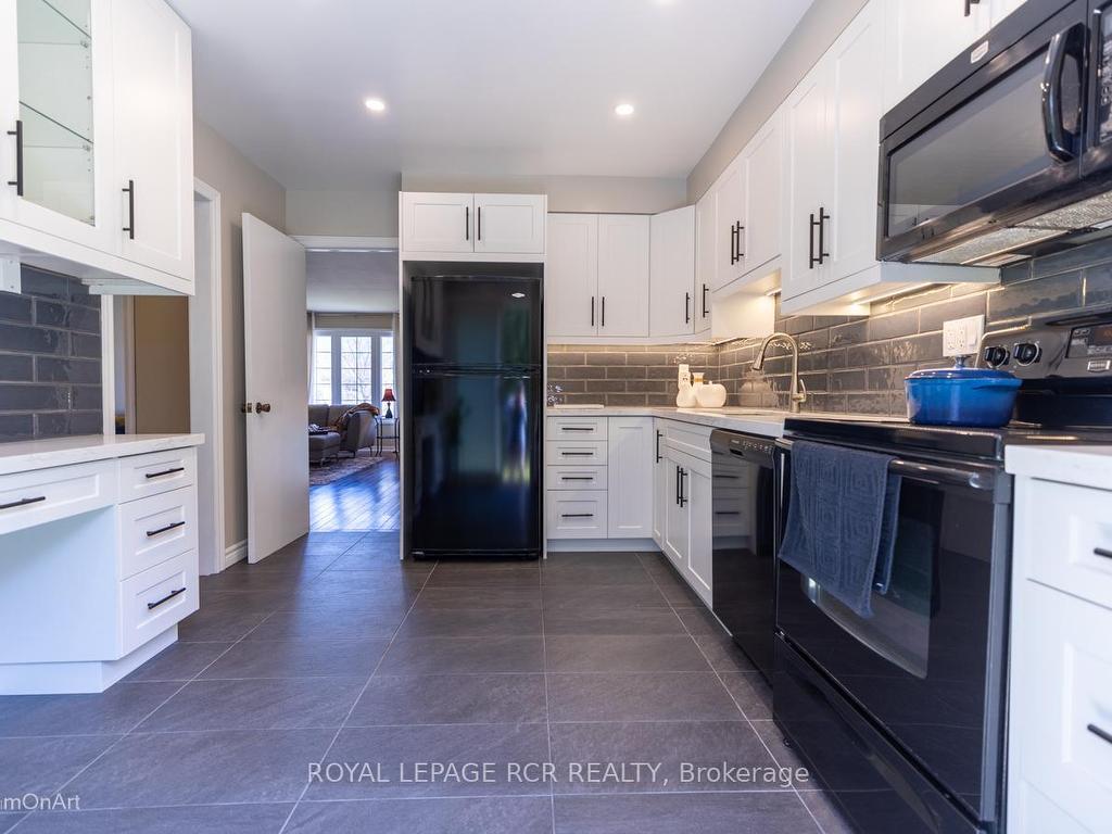 









120


Rutledge

Avenue,
Newmarket,




ON
L3Y 5T4

