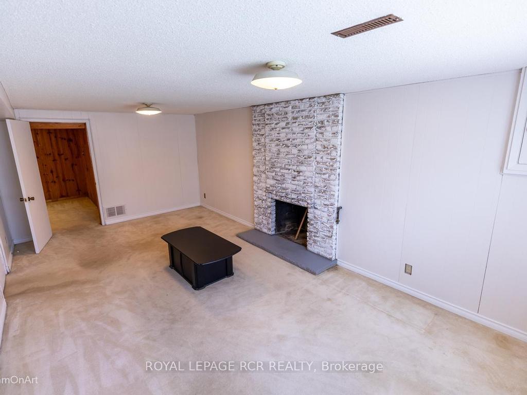 









120


Rutledge

Avenue,
Newmarket,




ON
L3Y 5T4

