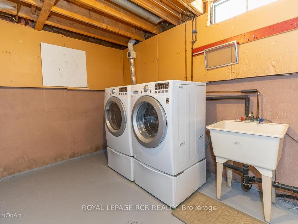 









120


Rutledge

Avenue,
Newmarket,




ON
L3Y 5T4

