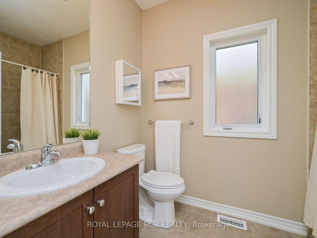 









200


Kingfisher

Drive, 155,
Mono,




ON
L9W 0B3

