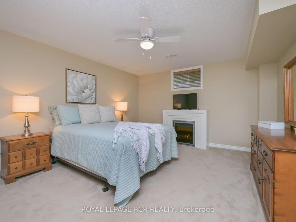 









200


Kingfisher

Drive, 155,
Mono,




ON
L9W 0B3

