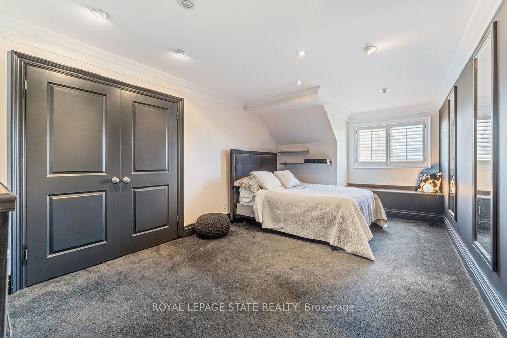 









1467


Book

Road West,
Hamilton,




ON
L0R 1R0

