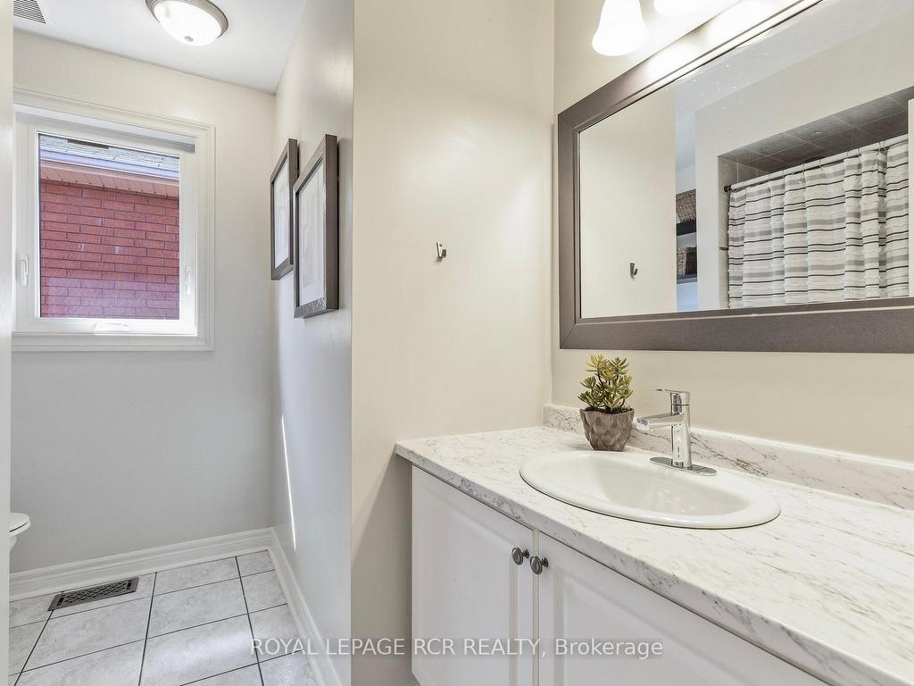 









39


Prince

Drive,
Bradford West Gwillimbury,




ON
L3Z 3B6

