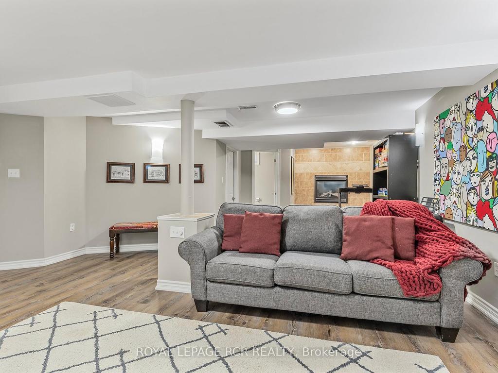 









39


Prince

Drive,
Bradford West Gwillimbury,




ON
L3Z 3B6

