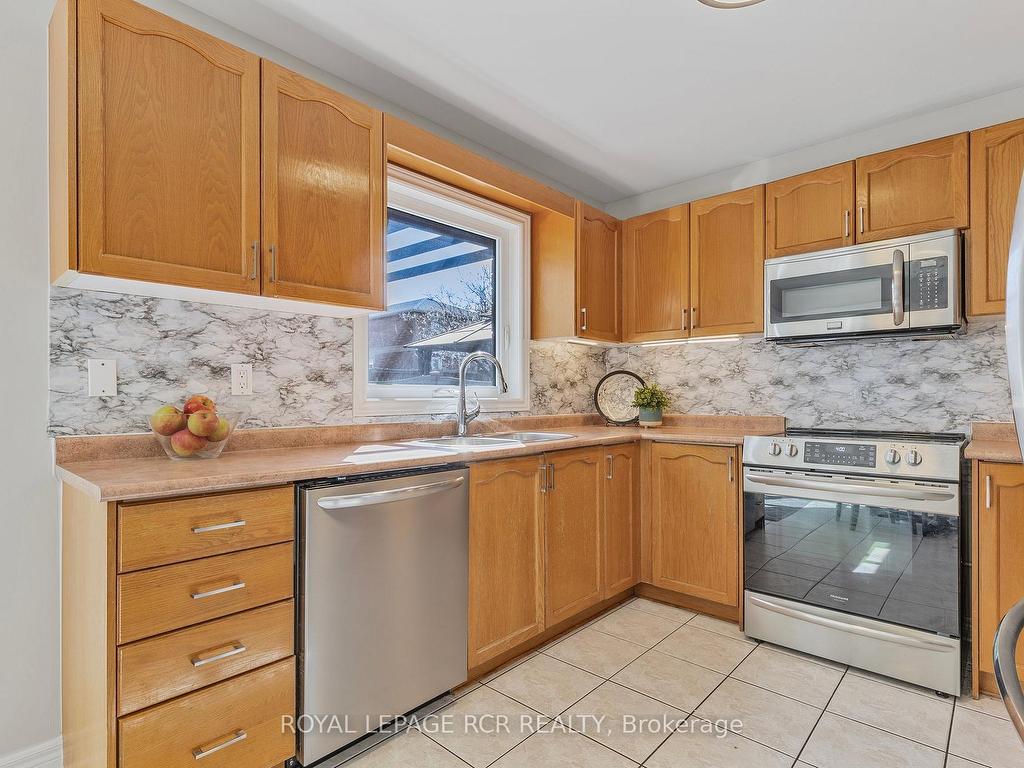 









39


Prince

Drive,
Bradford West Gwillimbury,




ON
L3Z 3B6


