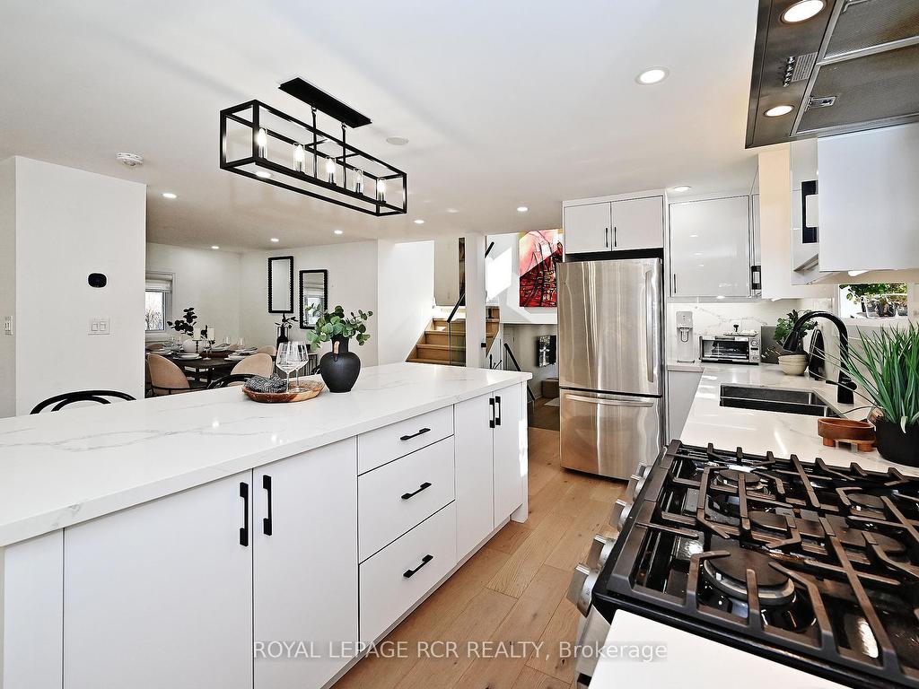 









213


Old Main

Street North,
Newmarket,




ON
L3Y 9B1

