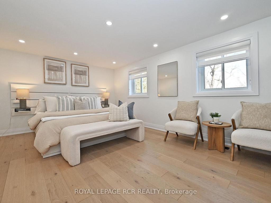 









213


Old Main

Street North,
Newmarket,




ON
L3Y 9B1

