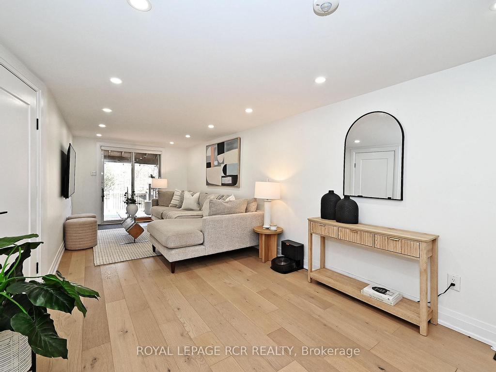 









213


Old Main

Street North,
Newmarket,




ON
L3Y 9B1


