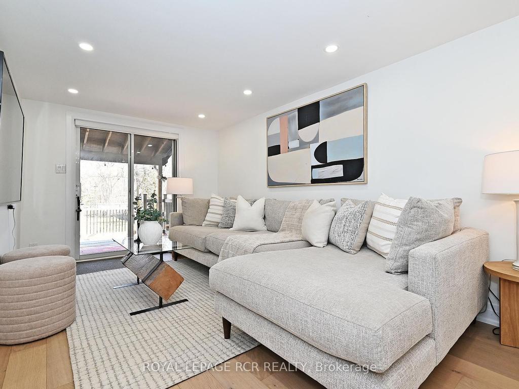 









213


Old Main

Street North,
Newmarket,




ON
L3Y 9B1


