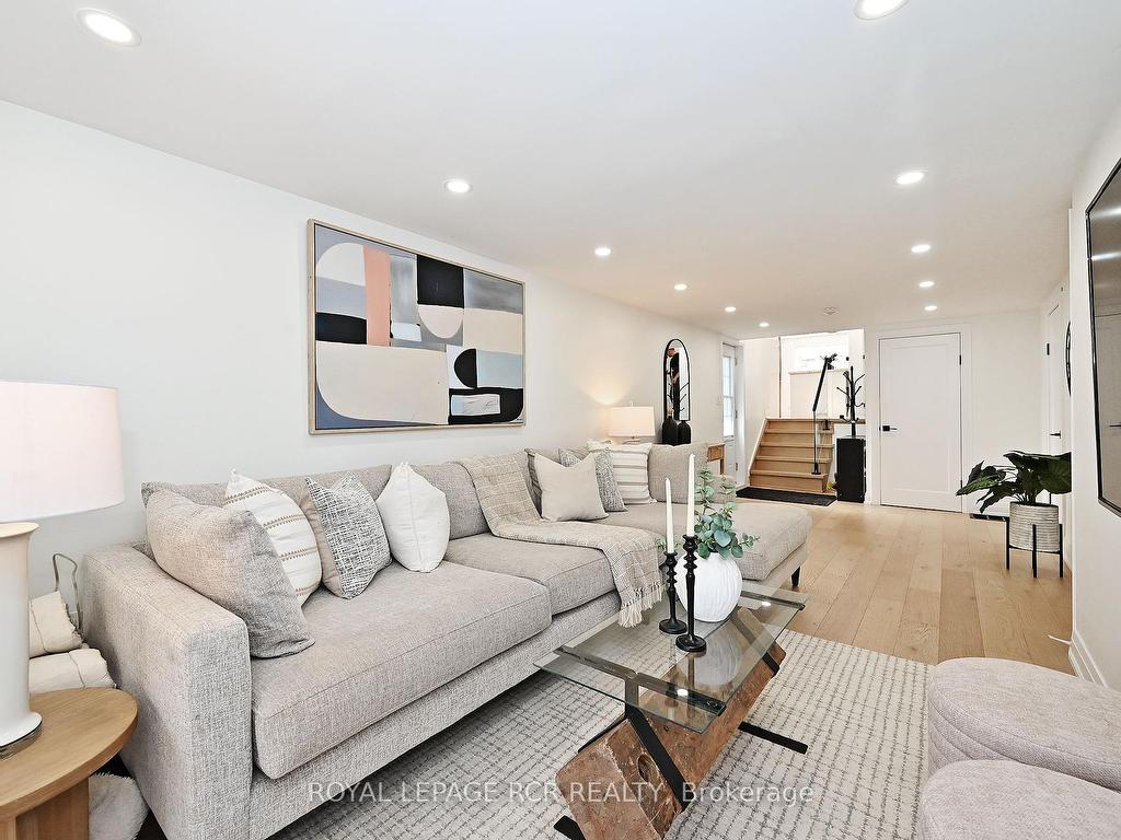 









213


Old Main

Street North,
Newmarket,




ON
L3Y 9B1

