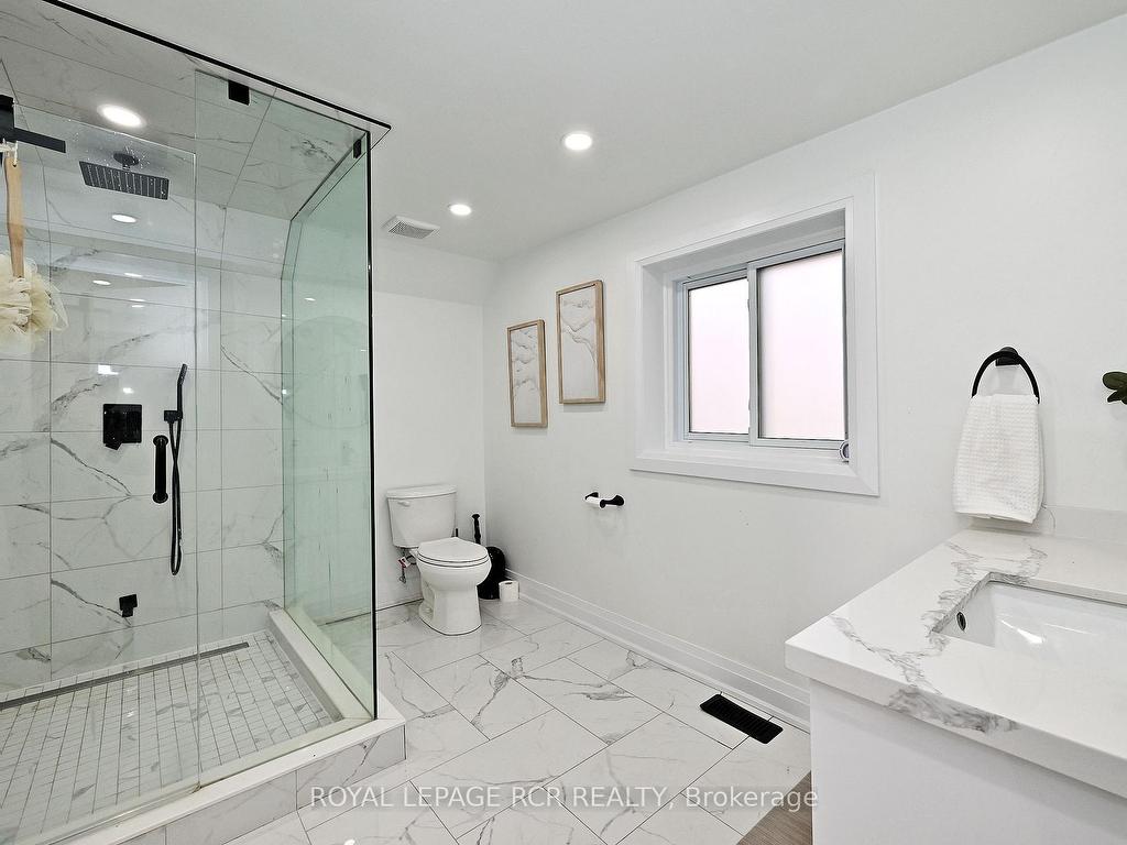 









213


Old Main

Street North,
Newmarket,




ON
L3Y 9B1

