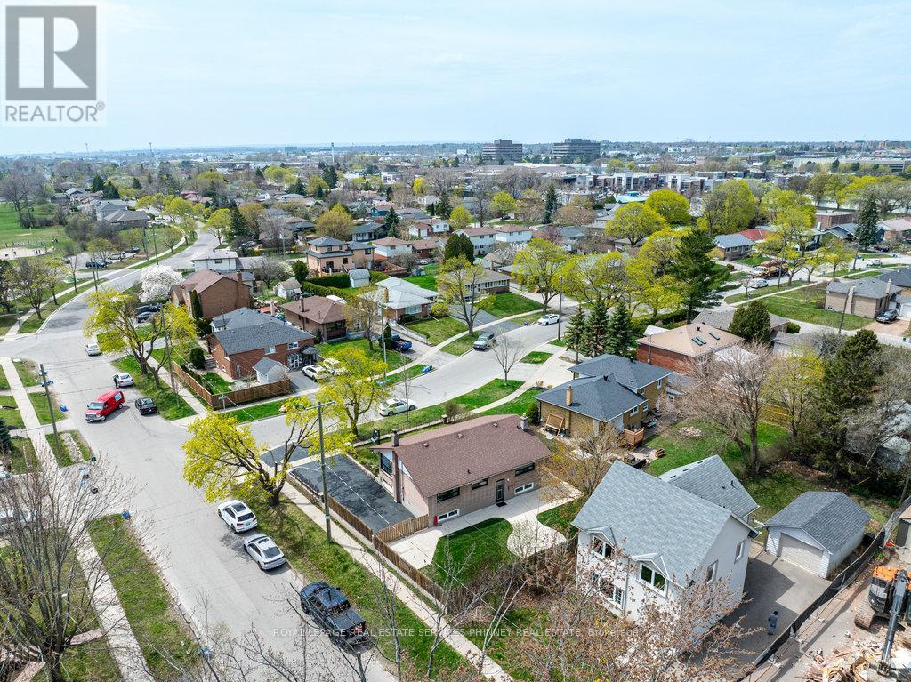 












361 ST AUGUSTINE DRIVE

,
Oakville,




Ontario
L6K3E8

