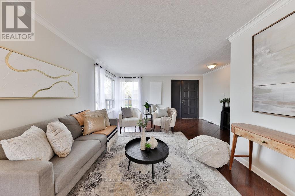 












361 ST AUGUSTINE DRIVE

,
Oakville,




Ontario
L6K3E8

