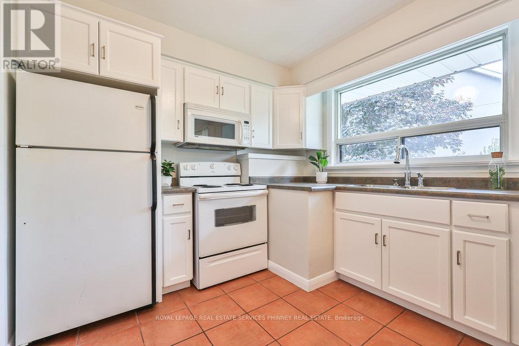 












361 ST AUGUSTINE DRIVE

,
Oakville,




Ontario
L6K3E8

