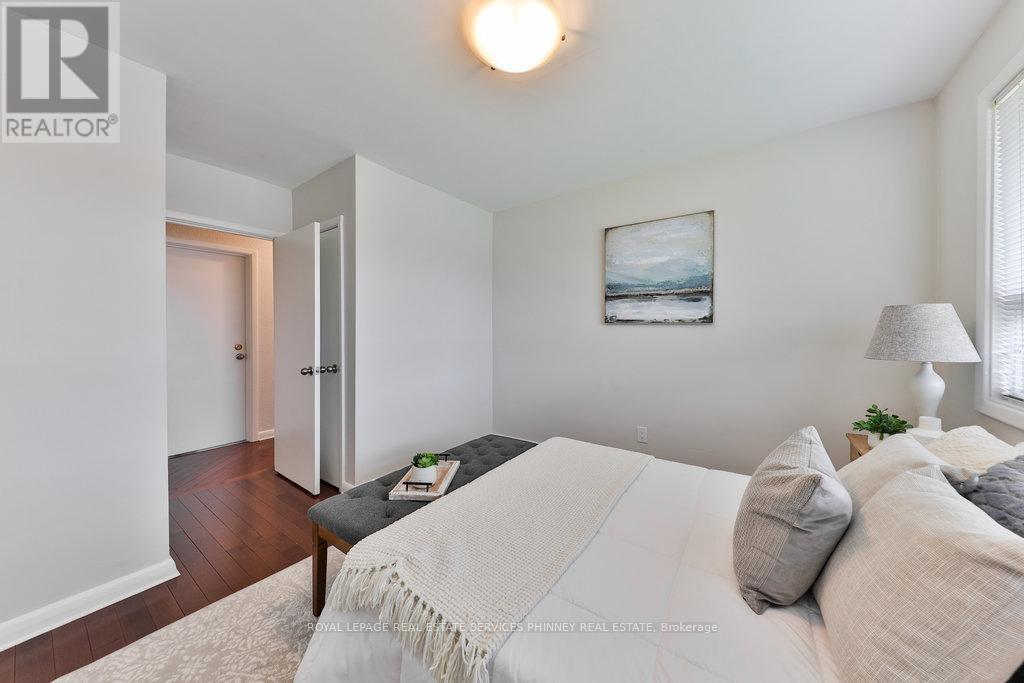 












361 ST AUGUSTINE DRIVE

,
Oakville,




Ontario
L6K3E8

