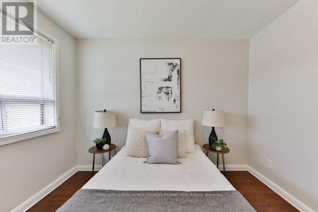 












361 ST AUGUSTINE DRIVE

,
Oakville,




Ontario
L6K3E8

