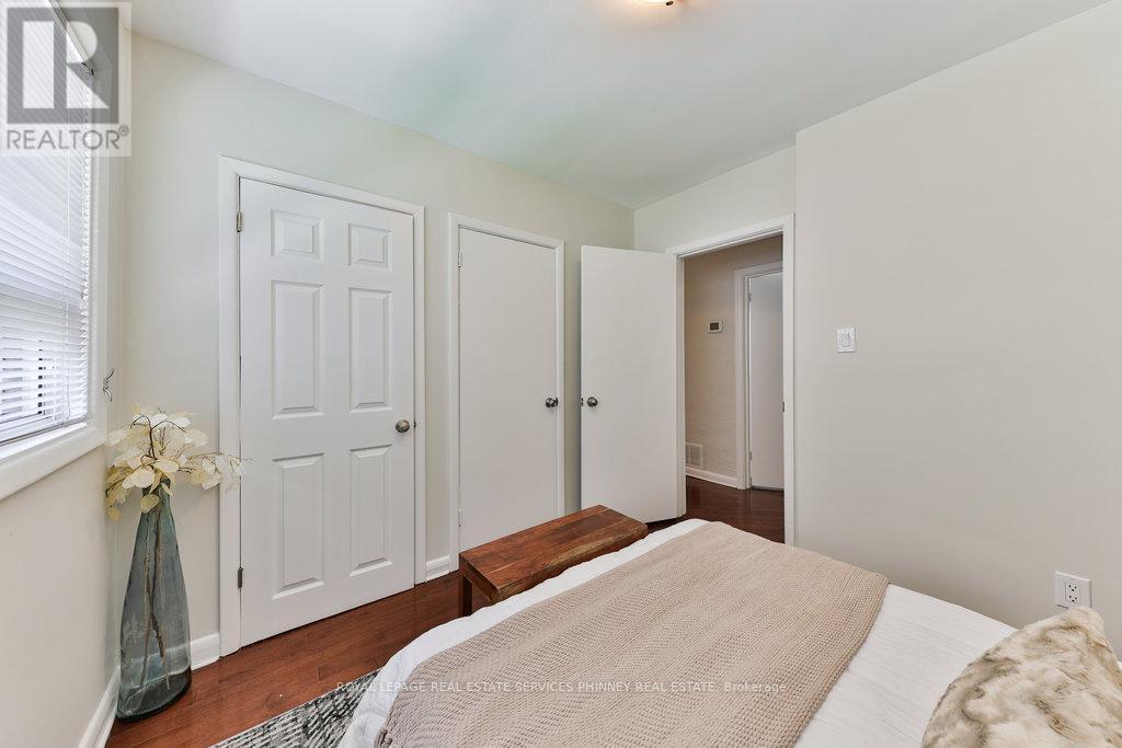 












361 ST AUGUSTINE DRIVE

,
Oakville,




Ontario
L6K3E8

