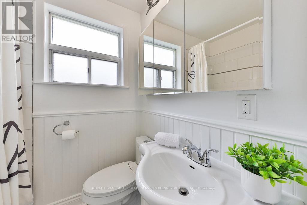 












361 ST AUGUSTINE DRIVE

,
Oakville,




Ontario
L6K3E8

