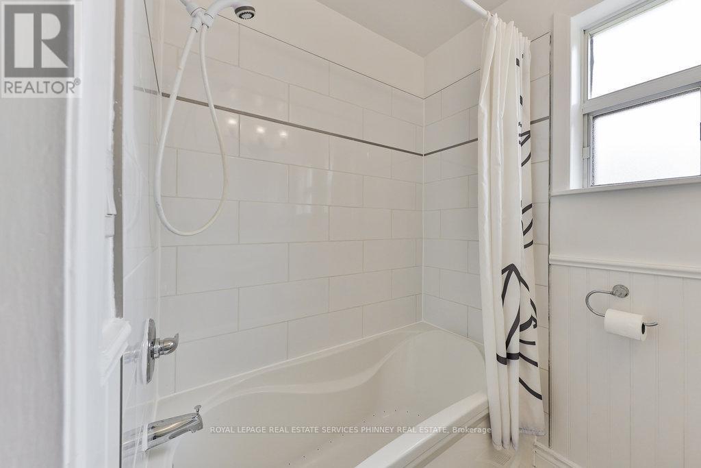 












361 ST AUGUSTINE DRIVE

,
Oakville,




Ontario
L6K3E8

