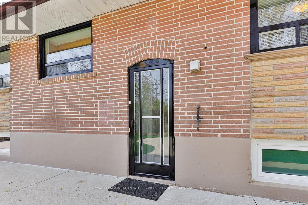 












361 ST AUGUSTINE DRIVE

,
Oakville,




Ontario
L6K3E8

