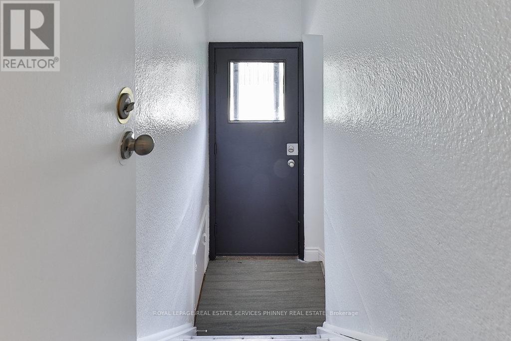 












361 ST AUGUSTINE DRIVE

,
Oakville,




Ontario
L6K3E8


