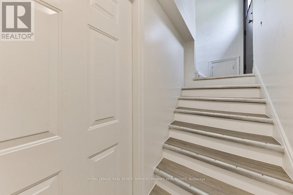 












361 ST AUGUSTINE DRIVE

,
Oakville,




Ontario
L6K3E8

