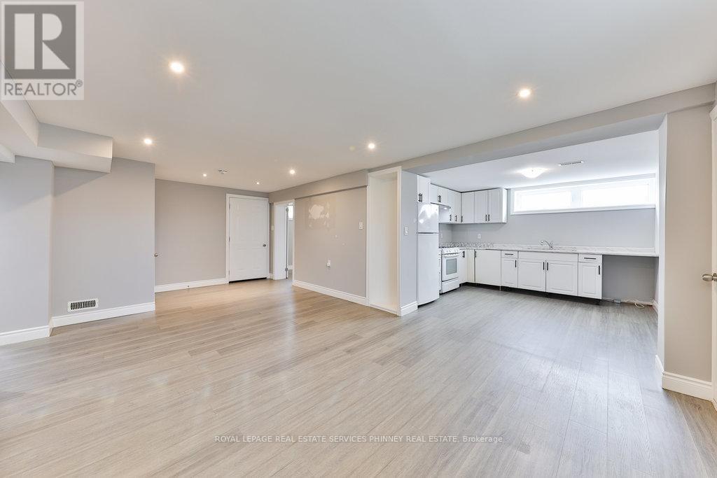 












361 ST AUGUSTINE DRIVE

,
Oakville,




Ontario
L6K3E8

