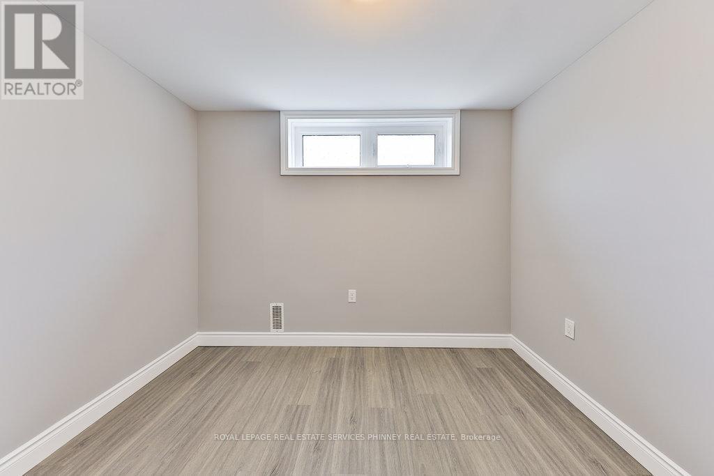 












361 ST AUGUSTINE DRIVE

,
Oakville,




Ontario
L6K3E8

