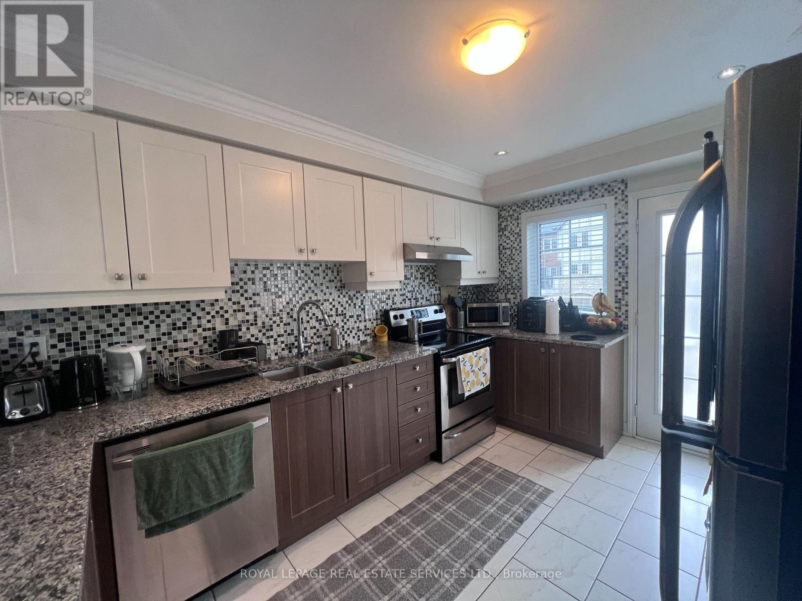 












201 ELLEN DAVIDSON DRIVE

,
Oakville,




Ontario
L6M0V1


