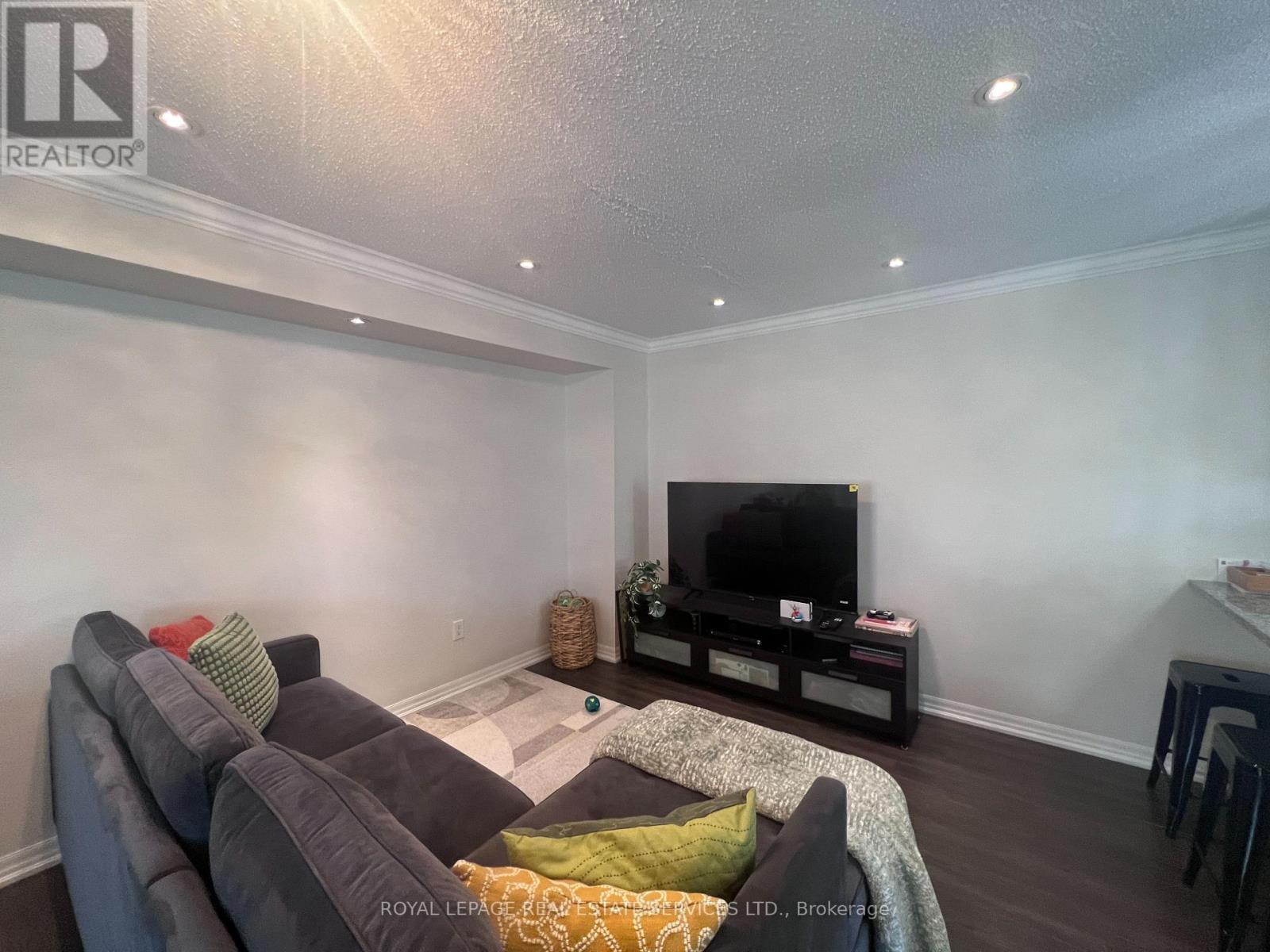 












201 ELLEN DAVIDSON DRIVE

,
Oakville,




Ontario
L6M0V1

