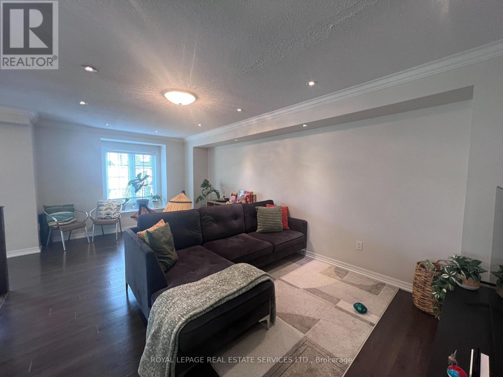 












201 ELLEN DAVIDSON DRIVE

,
Oakville,




Ontario
L6M0V1

