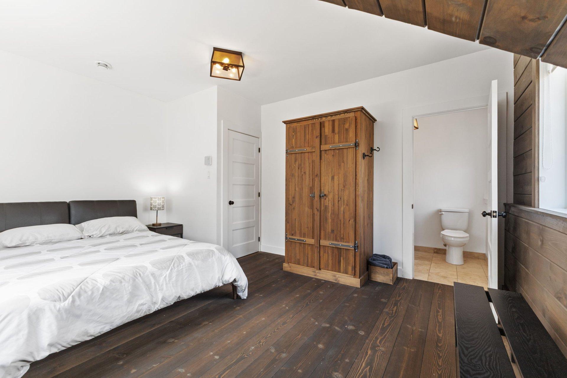 









312


Ch. du Lac-aux-Ours

,
Lac-Supérieur,




QC
J0T1P0

