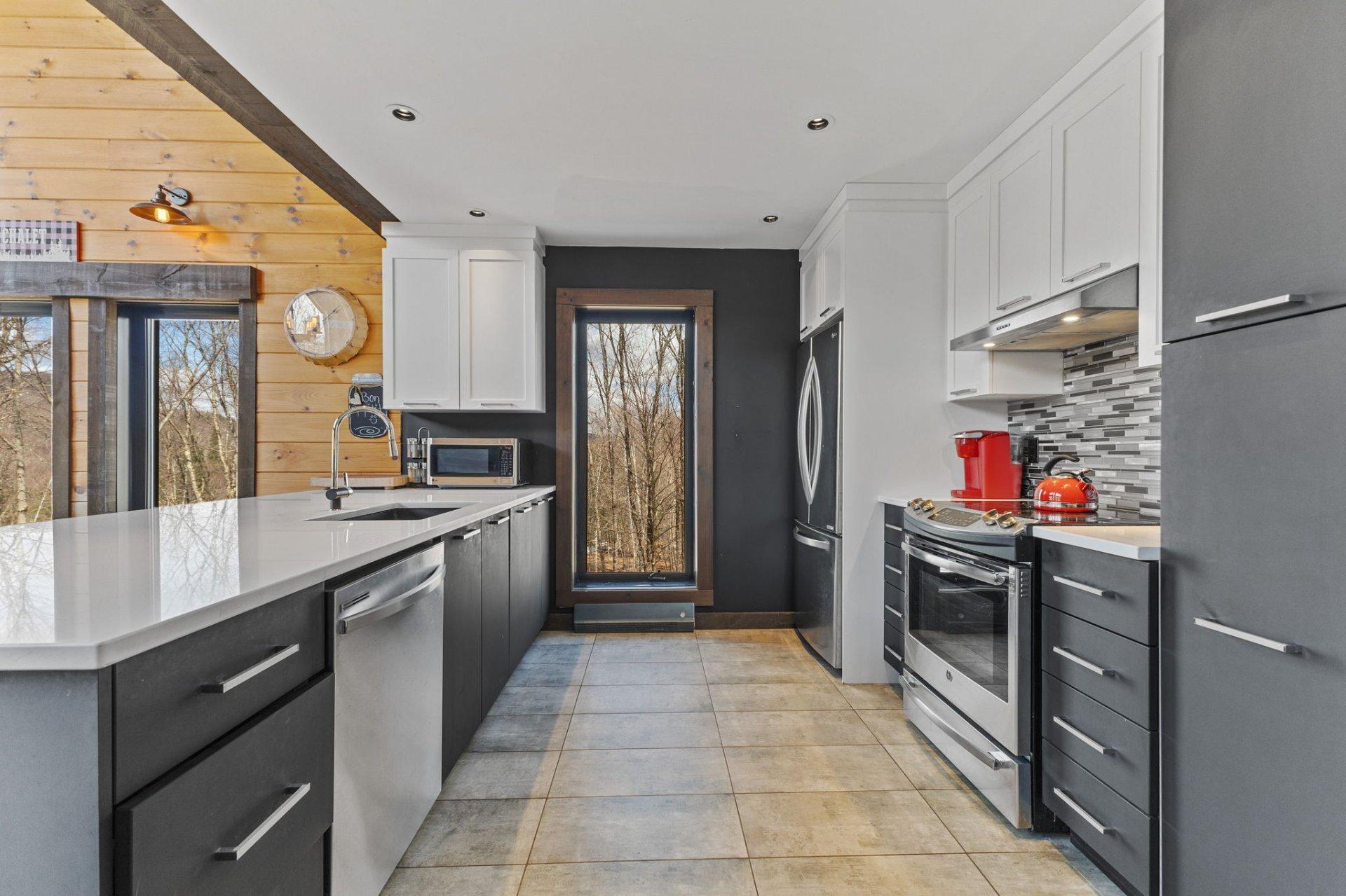 









312


Ch. du Lac-aux-Ours

,
Lac-Supérieur,




QC
J0T1P0

