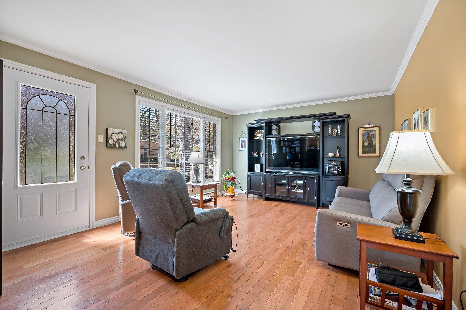 









1210


Rue de Normandie

,
Mont-Tremblant,




QC
J8E3A8

