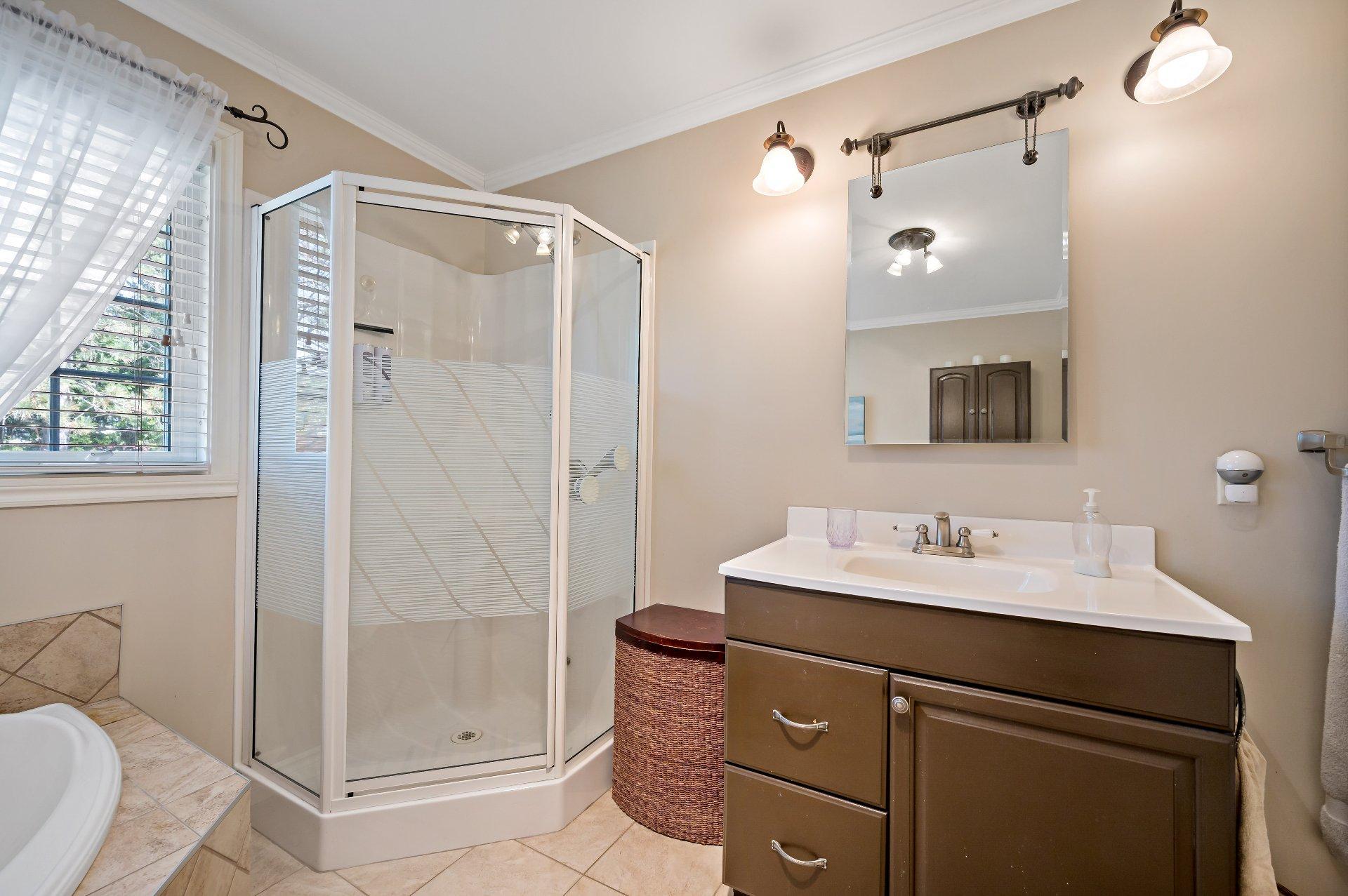 









1210


Rue de Normandie

,
Mont-Tremblant,




QC
J8E3A8

