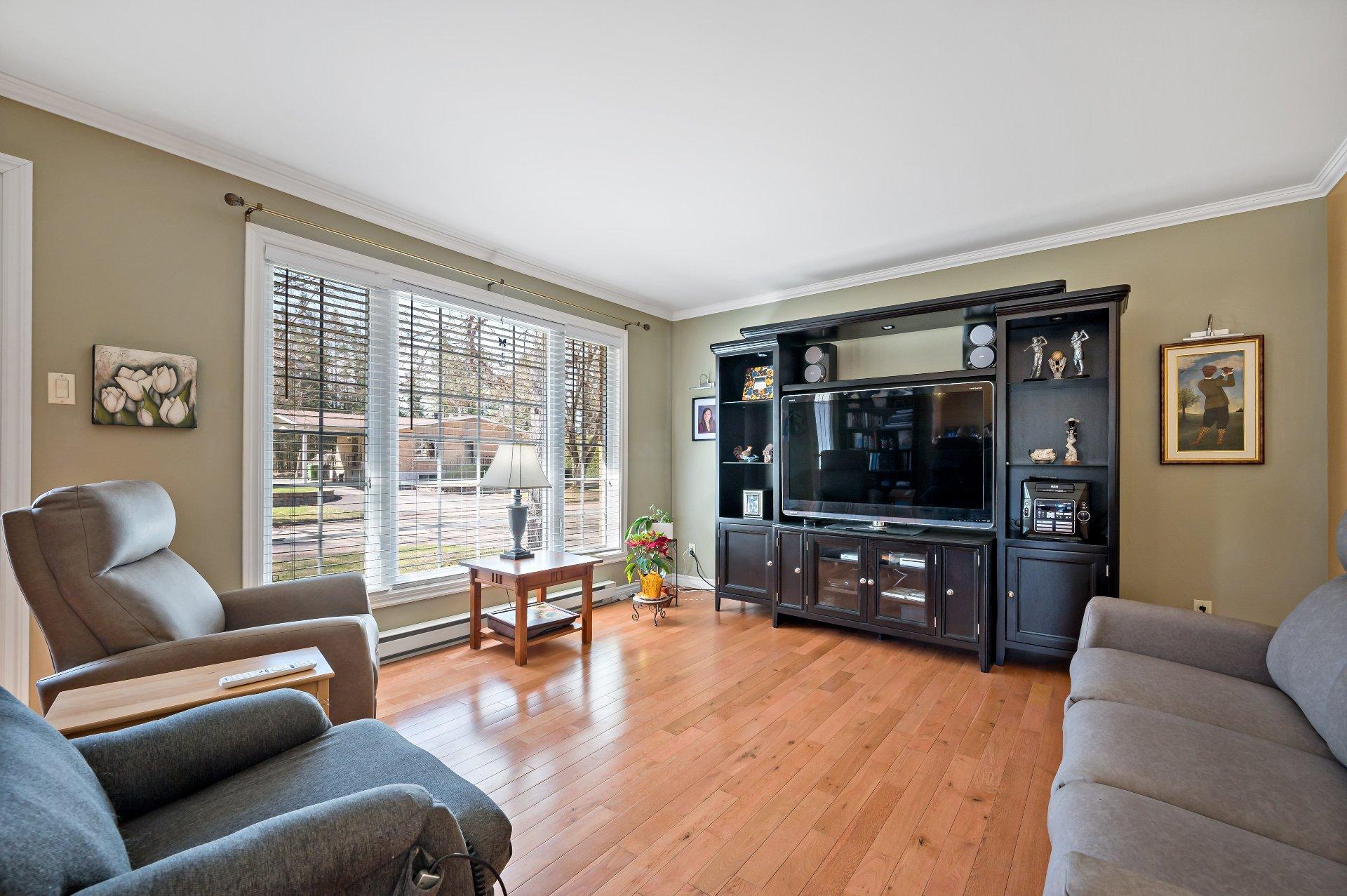 









1210


Rue de Normandie

,
Mont-Tremblant,




QC
J8E3A8

