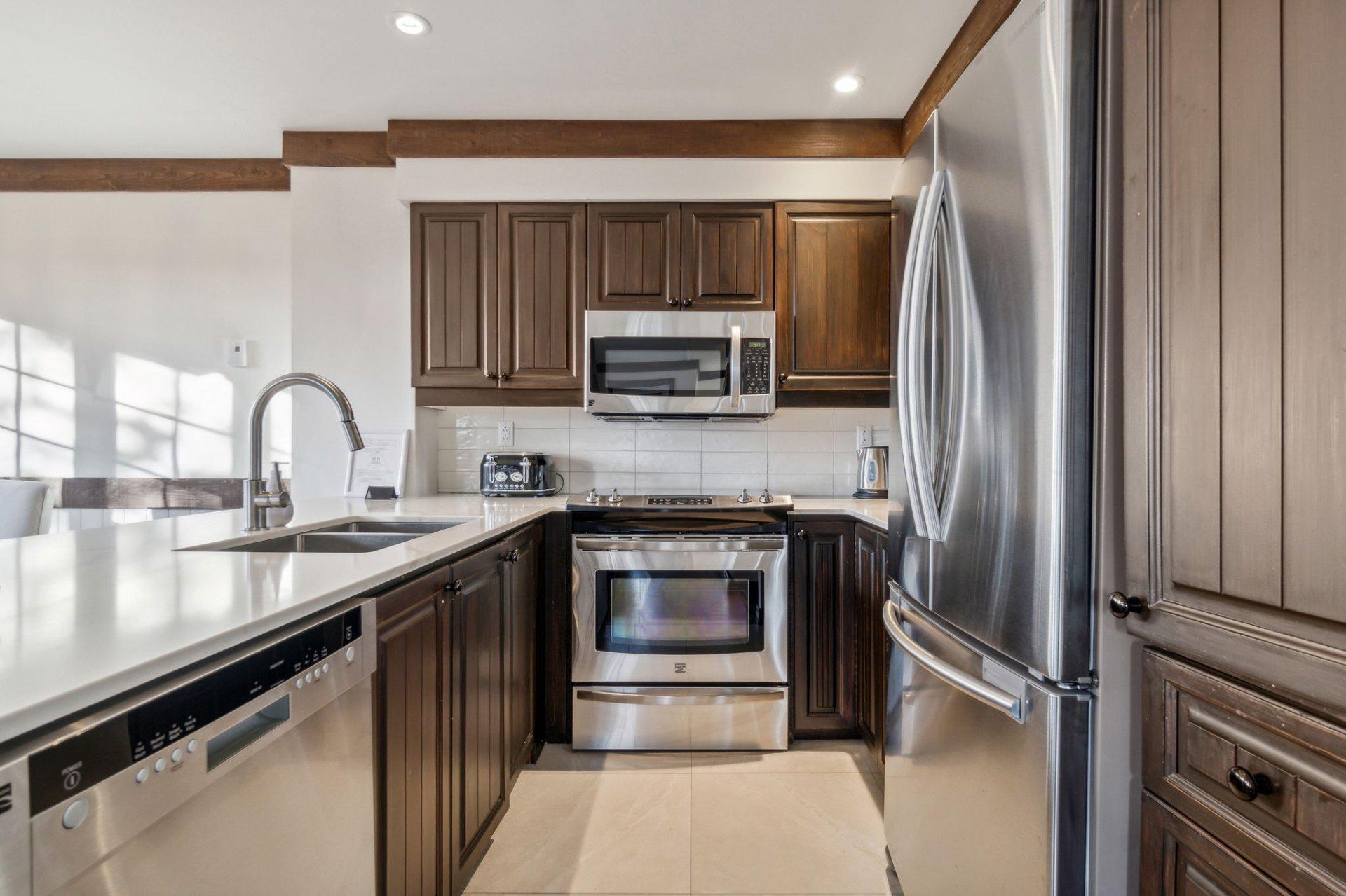 









122


Ch. des Sous-Bois

, 1,
Mont-Tremblant,




QC
J8E3M1

