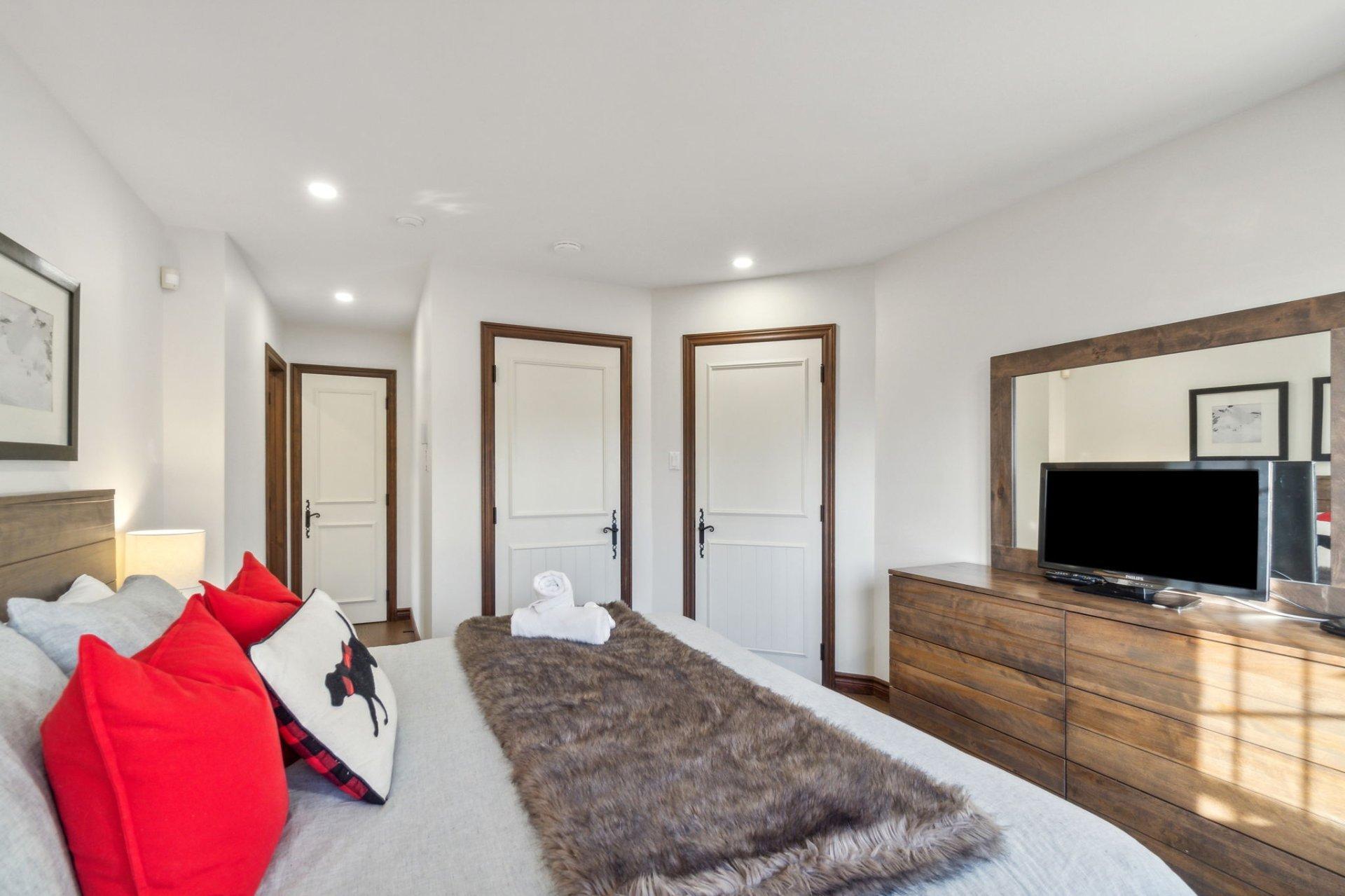 









122


Ch. des Sous-Bois

, 1,
Mont-Tremblant,




QC
J8E3M1

