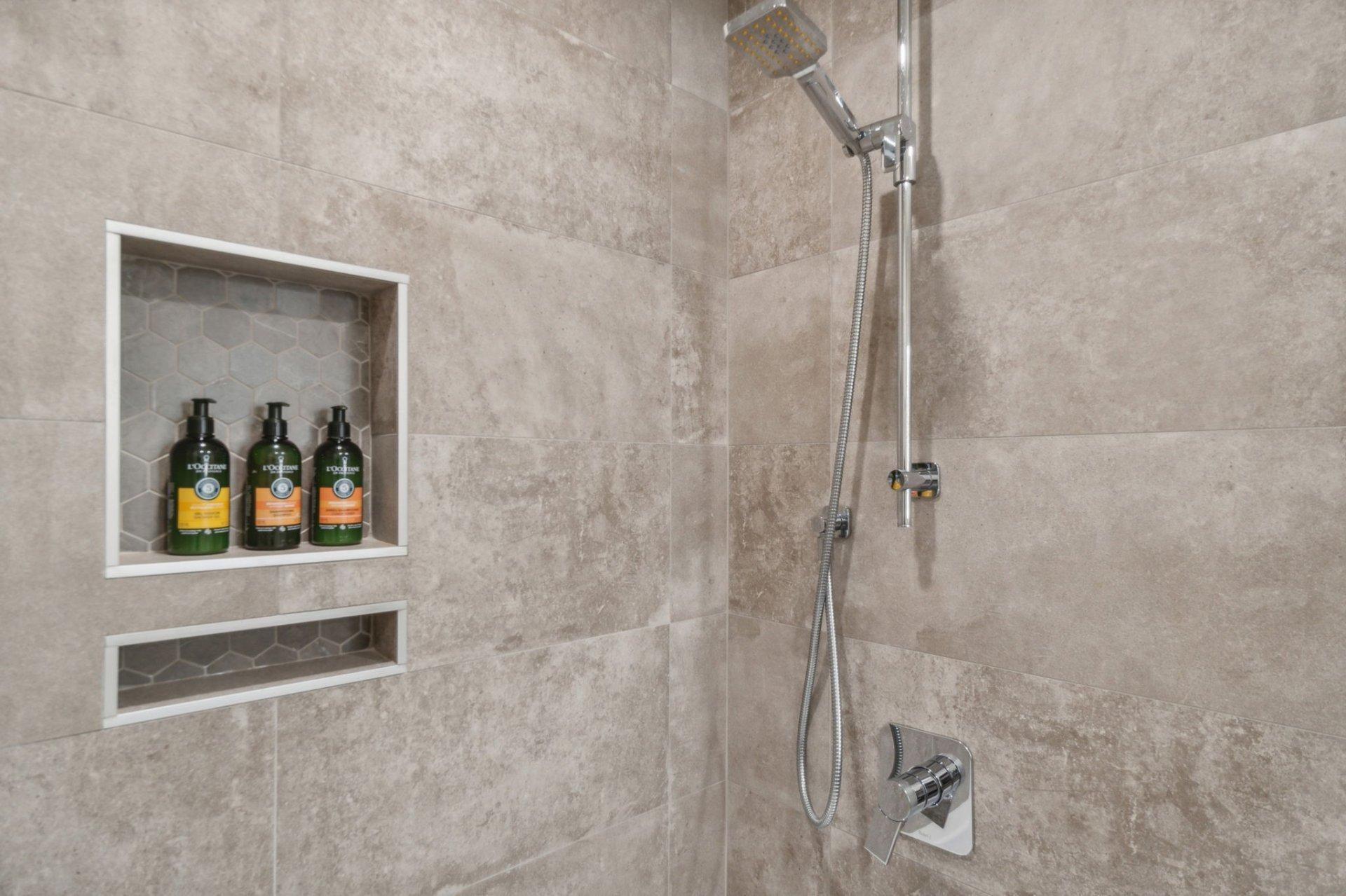 









122


Ch. des Sous-Bois

, 1,
Mont-Tremblant,




QC
J8E3M1

