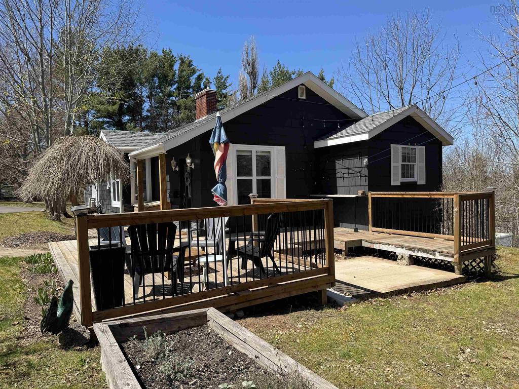 












256 Park Street

,
Kentville,




NS
B4N 1M8

