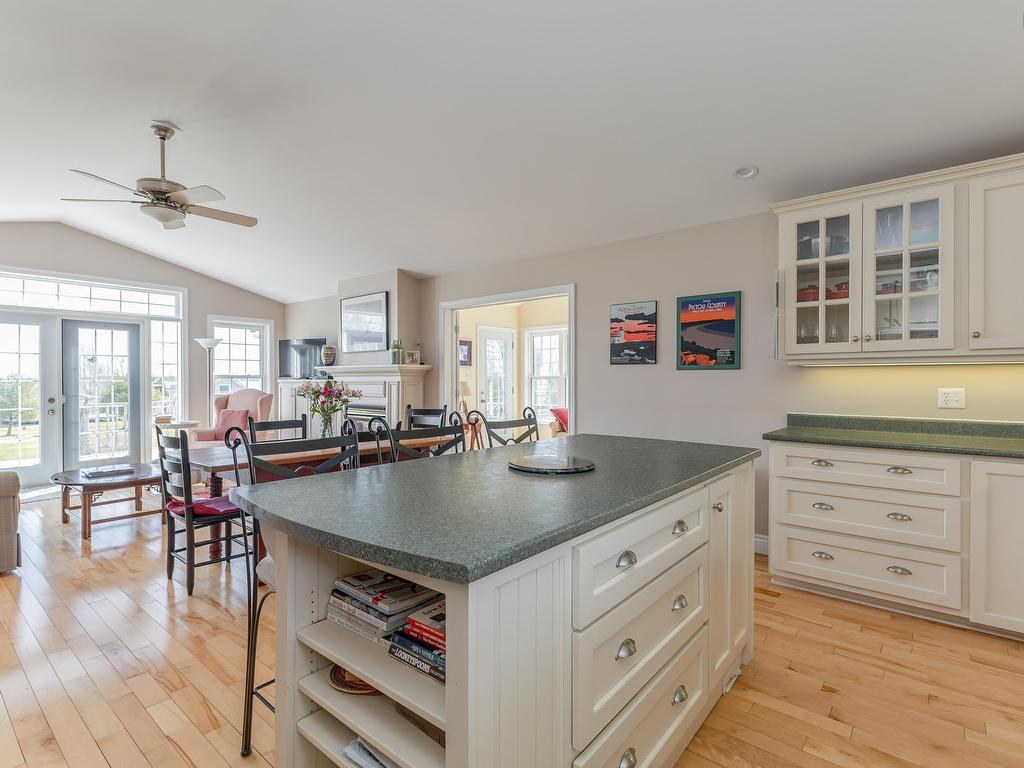 












70 Davidson Lane

,
Waterside,




NS
B0K 1H0

