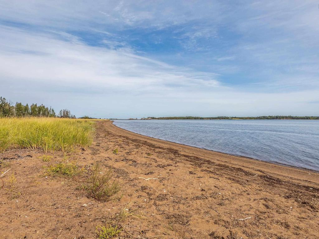 












70 Davidson Lane

,
Waterside,




NS
B0K 1H0

