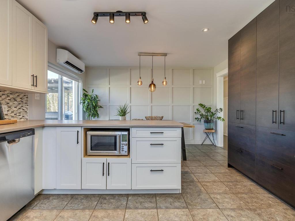 












289 Leslie Road

,
East Lawrencetown,




NS
B2Z 1T4

