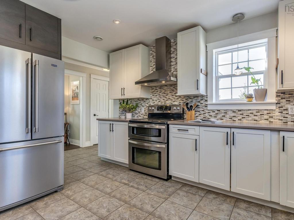 












289 Leslie Road

,
East Lawrencetown,




NS
B2Z 1T4

