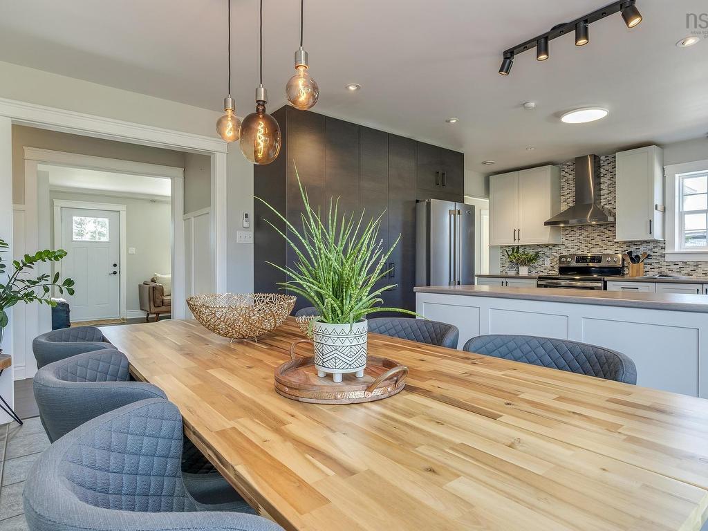 












289 Leslie Road

,
East Lawrencetown,




NS
B2Z 1T4

