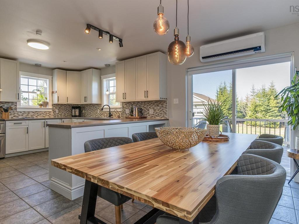 












289 Leslie Road

,
East Lawrencetown,




NS
B2Z 1T4

