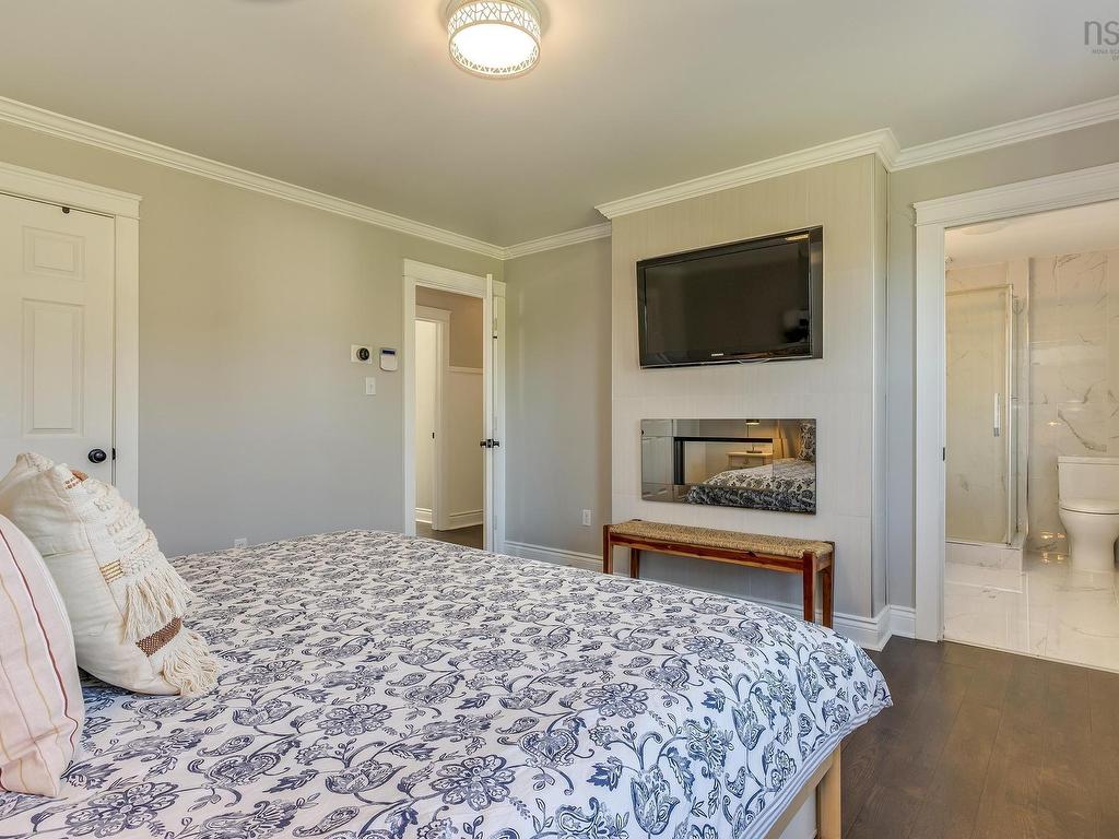 












289 Leslie Road

,
East Lawrencetown,




NS
B2Z 1T4


